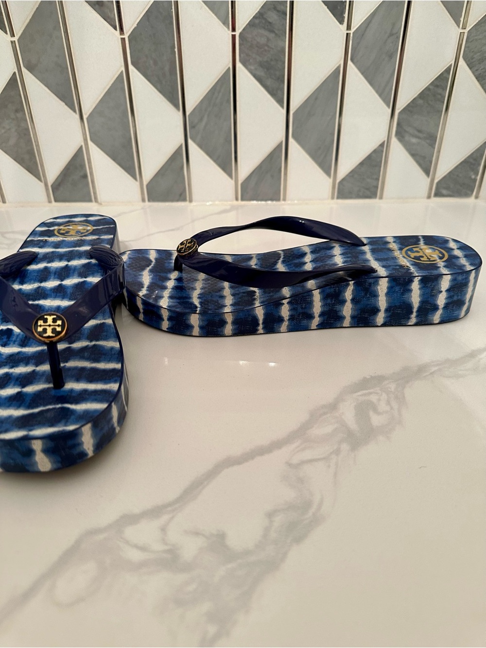 NWOT Tory Burch Blue Tie Dye Wedge Flip Flops- Size 11 - Picture 7 of 9